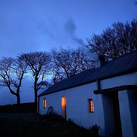 Thistle Thatch Cottage And Hot Tub - Mourne Mountains Ньюкасл Экстерьер фото